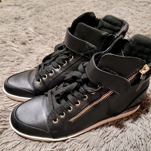 Gwelia High Top Sneakers